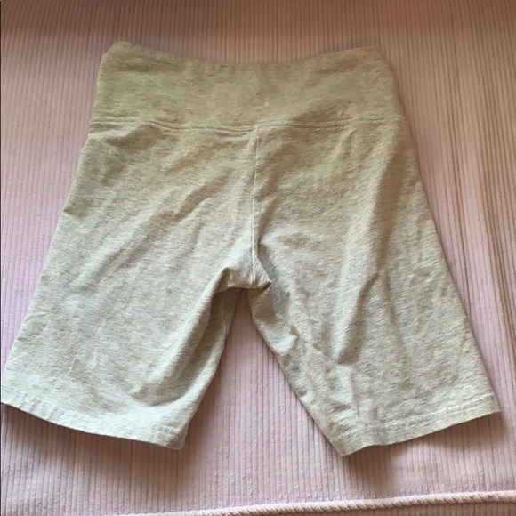 ARITZIA GREY BIKER SHORTS - Picture 2 of 3
